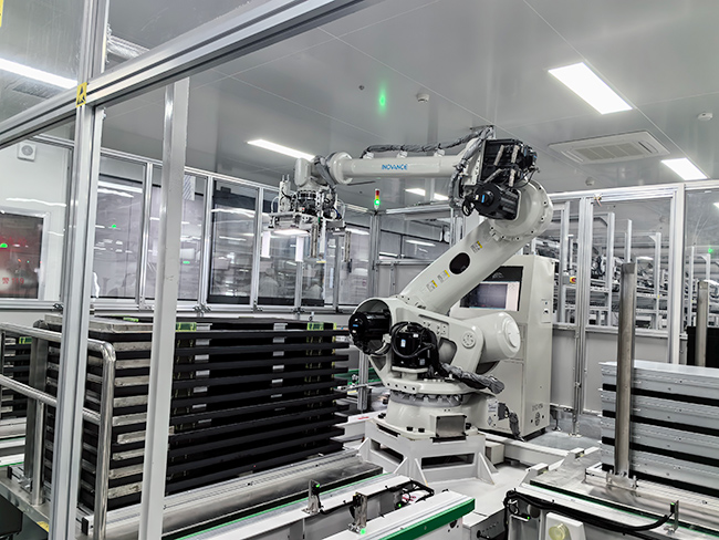 雄安新區(qū)首條信創(chuàng)產(chǎn)品數(shù)字化產(chǎn)線自動(dòng)化裝配作業(yè)。雄安百信信息科技有限公司供圖