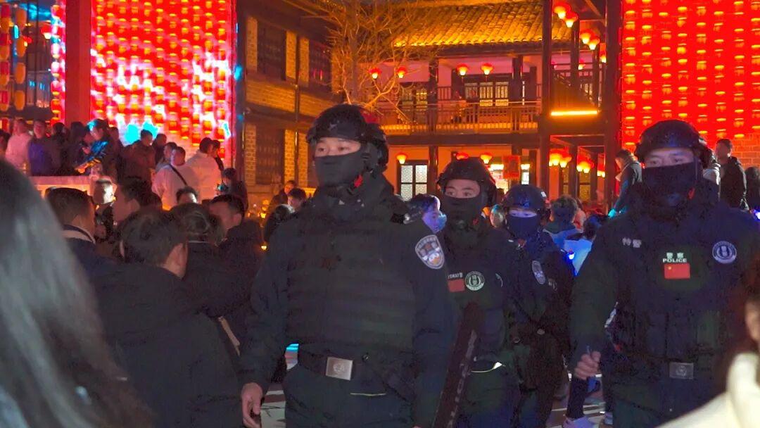 圖1 提高街面見(jiàn)警率，震懾違法犯罪。——西秀分局供圖.jpg