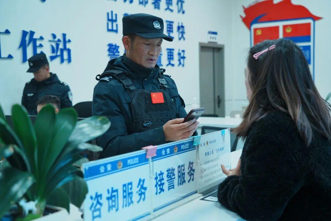 圖3六盤水市公安局水城分局雙水廣場(chǎng)街面警務(wù)站 &nbsp; &nbsp;顧毓勝.jpg