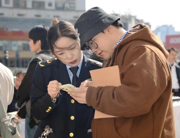 圖一 活動中專業(yè)人員一對一答疑.jpg