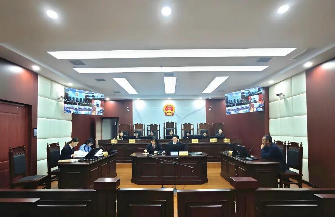 圖1 庭審現(xiàn)場.jpg
