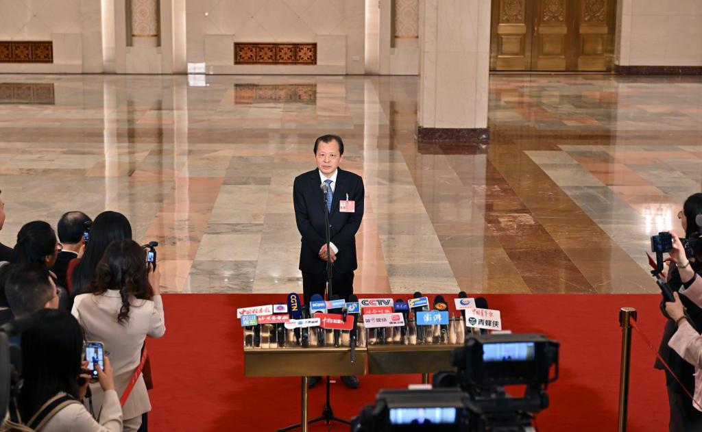 交通運輸部部長劉偉接受媒體采訪