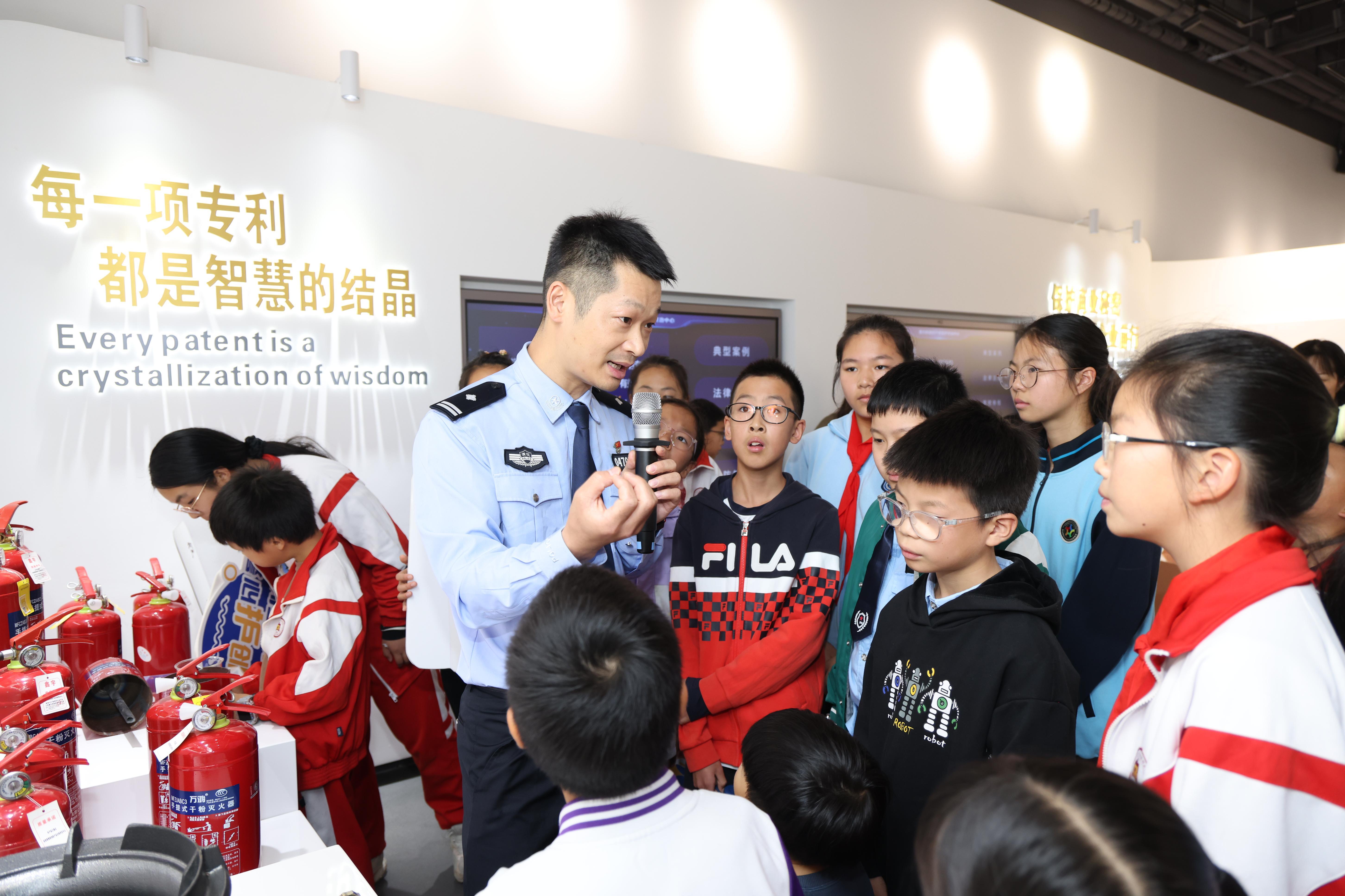 記者節(jié) 法治小記者探訪嘉興知識(shí)產(chǎn)權(quán)保護(hù)共治中心