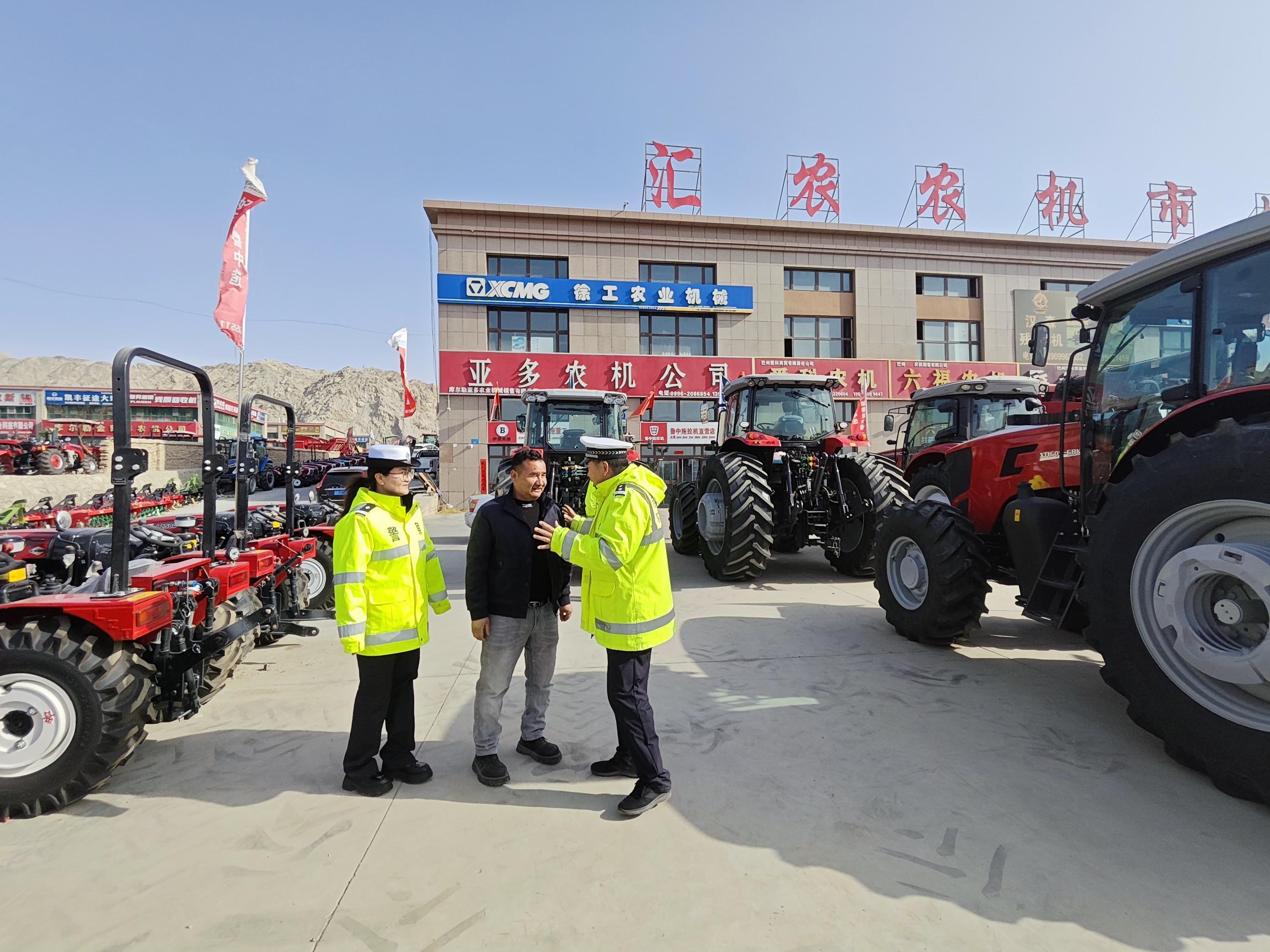 新疆庫爾勒交警：為春耕備耕交通運(yùn)輸提供安全保障