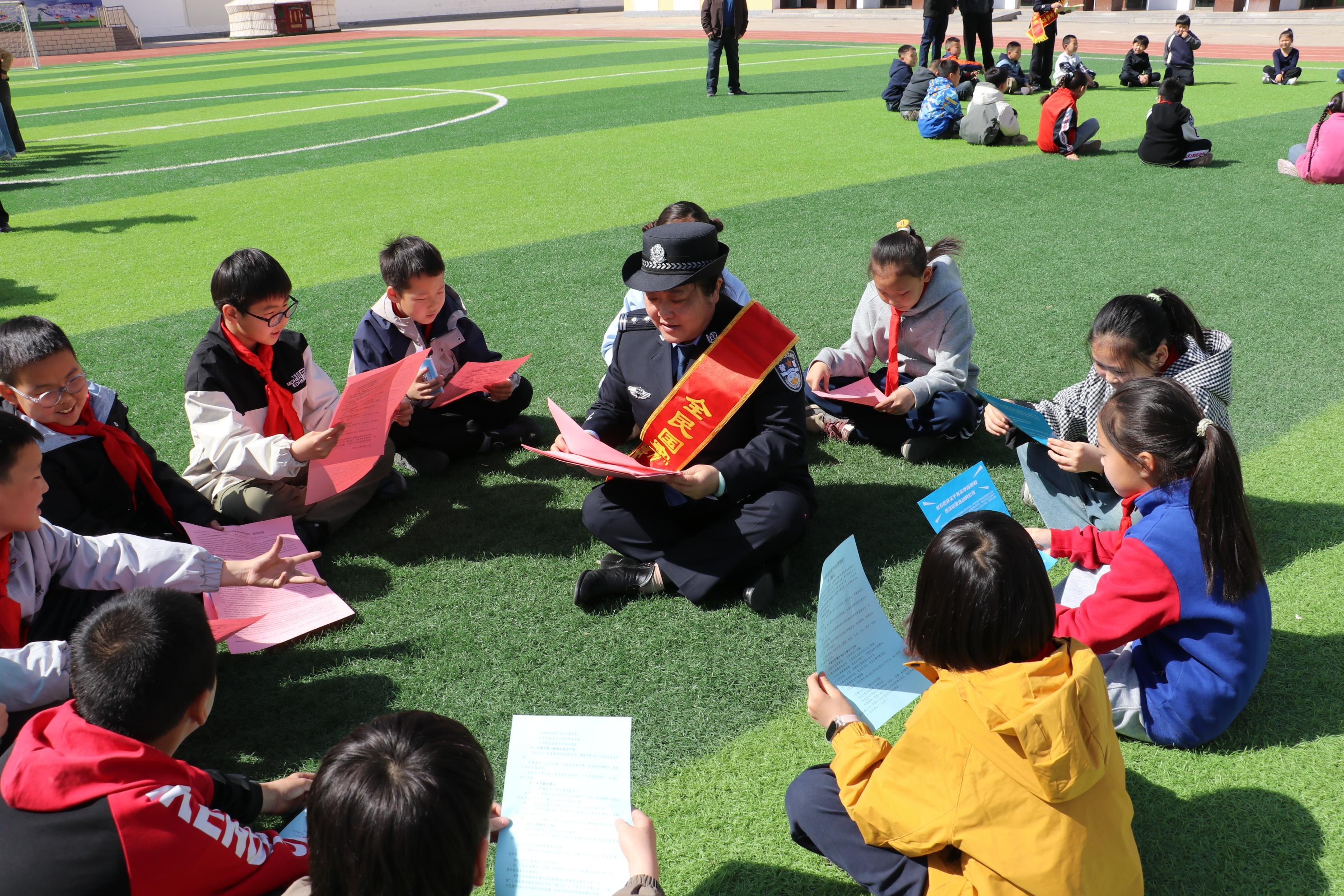 內(nèi)蒙古烏蘭察布市察哈爾右翼后旗公安機關(guān)走進學校開展國家安全宣傳活動