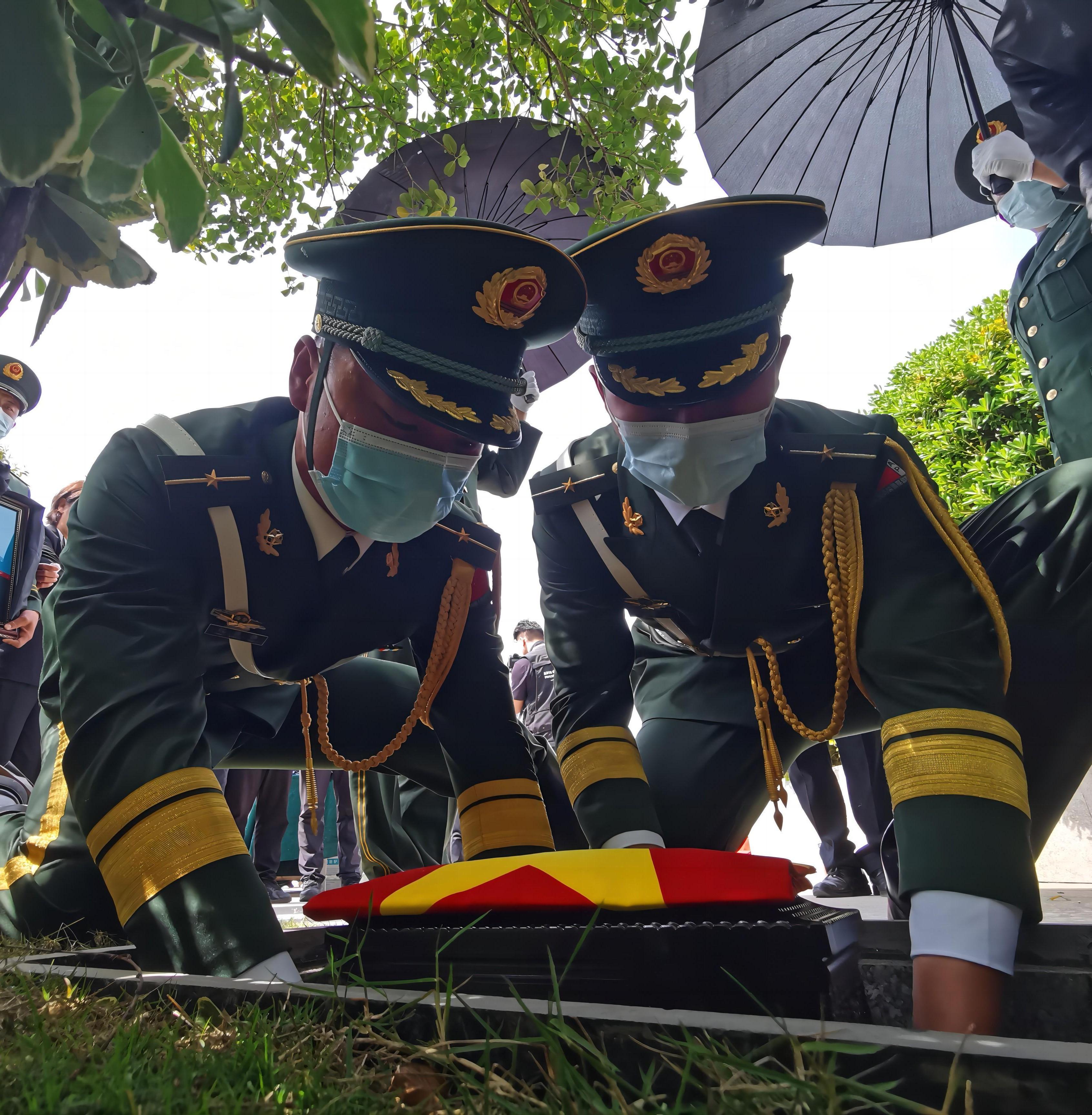 汪曉龍，我們送你回家！