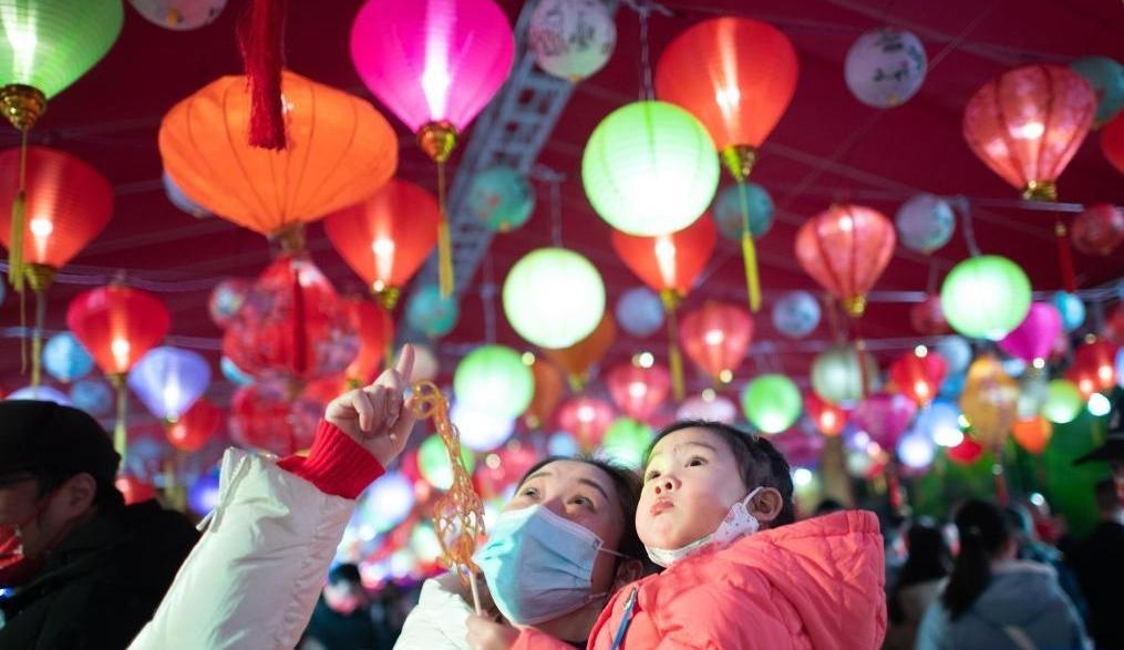 時(shí)光相冊丨我們的春節(jié)·張燈結(jié)彩慶元宵！